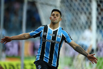 Aravena abriu o placar para o Tricolor - Foto - Lucas Uebel/Grêmio