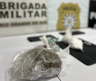 Maconha e cocaína estavam com os jovens – Foto Divulgação-BM