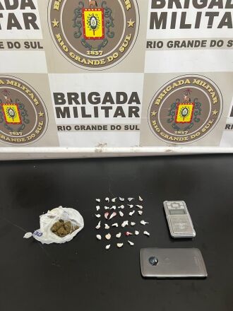 Policiais encontraram 33 porções de crack - Foto BM/Divulgação