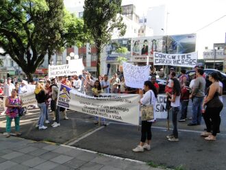 Manifestação iniciou em frente ao Fórum