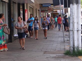 Pelas ruas da cidade, a sensação é de abafamento