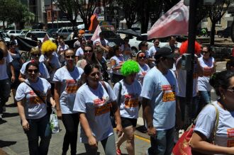 Grupo realizou caminhada no final da tarde em sinal de protesto