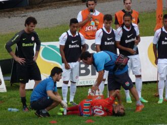 Lenilson saiu lesionado de campo