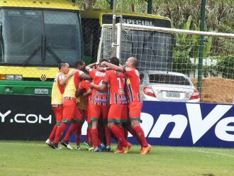 Comemoração: gol de Lenilson