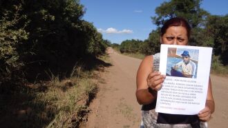 Cartazes estão sendo distribuídos pela cidade, com fotos do desaparecido