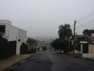 Cidade ficou com clima de inverno na manhã de sexta-feira