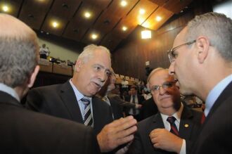 Parlamentares em votação durante Sessão Plenária