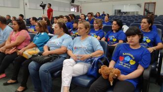 O azul predominou no plenário.