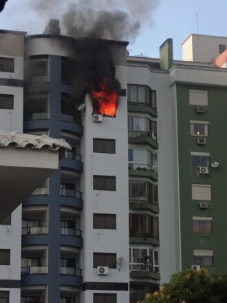 Incêndio foi no 8º andar do prédio