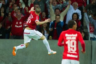 D'Alessandro marcou gol de fora da área contra Furacão