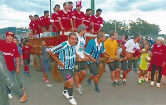 No ano passado os gremistas puxaram a carroça