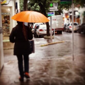 Chuva que iniciou na quarta-feira deve permanecer, com pouca intensidade, até o final desta sexta