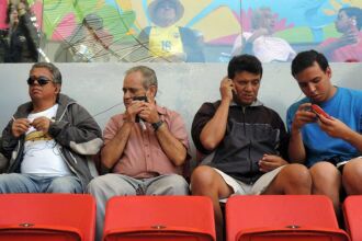 O brasiliense José Aurélio Oliveira, o mineiro Joaquim Fabiano Braga, e o cearense Nilson Cordeiro dos Santos, todos cegos, puderam curtir as emoções do jogo com o projeto de narração audiodescritiva