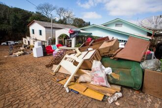 Em Iraí, quinta-feira foi de limpeza nas casas atingidas