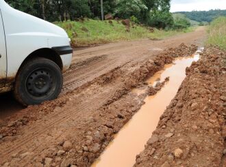 Acesso fica difícil em determinados dias e alguns veículos acabam tendo dificuldades de atravessar a RS 420