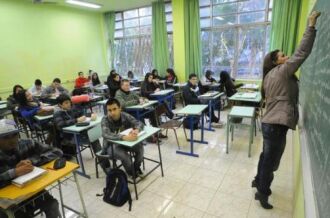 Nas férias, escolas devem manter plantões, possibilitando atendimento da comunidade em setores administrativos Crédito: 