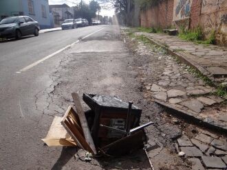 Secretaria de Obras garantiu que o buraco será consertado hoje