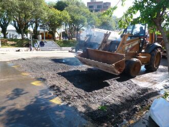 Prefeitura iniciou a retirada de lombadas físicas para melhorar o fluxo de veículos na Avenida Moacir da Motta Fortes