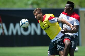 Rafael Moura deve iniciar como titular