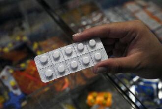 Anvisa determina a retirada de lotes de medicamentos