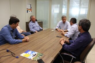 Prefeito Josué Longo visitou a empresa