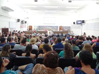 Servidores municipais lotaram a Câmara de Vereadores na tarde de ontem