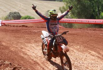 Henrique Araújo comemora o campeonato