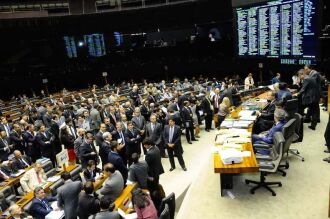 Na última sessão, o Congresso concluiu a votação do projeto que alterou a meta fiscal do governo para este ano