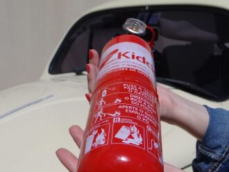 Recomendação de troca vale para carros que tenham dez anos ou mais. Desde 2005, os veículos produzidos no Brasil já saem de fábrica com o extintor do tipo ABC