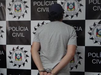 Policiais abordaram o suspeito enquanto realizavam diligências