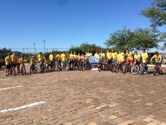 Chegada: ciclistas na sede campestre