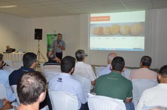 Evento promovido pela Biotrigo e a FMC reuniu produtores, técnicos e agrônomos da região de Passo Fundo