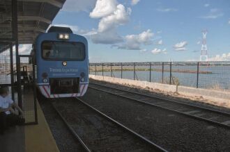 Viagem de 7 minutos para cruzar a fronteira entre Argentina e Paraguai, o trem binacional é uma novidade