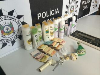 Polícia suspeita que produtos de higiene foram furtados pelos usuários em farmácias e trocados por droga