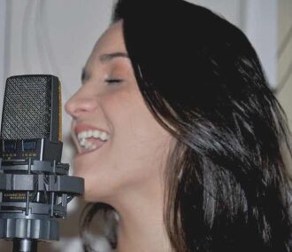 Alana Moraes no Subsolo Sound Studio, na vila Cruzeiro, em Passo Fundo