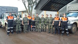 Voluntários trabalharam em conjunto com o Exército