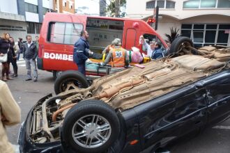 Condutor do Mondeo ficou ferido e precisou ser encaminhado ao hospital