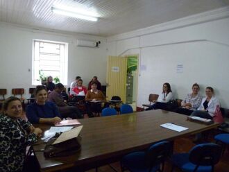 Nesta quinta-feira, último dia para as inscrições, uma sala de espera precisou ser improvisada para comportar o número de candidatos que esperavam para realizar a inscrição