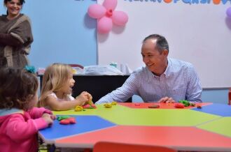 O prefeito Luciano Azevedo visitou o local na noite de quinta-feira (21) e conversou com os pais e educadores responsáveis pelo atendimento