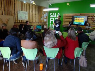 Durante a oficina professores aprenderam técnicas para utilizar tecnologias simples em sala de aula