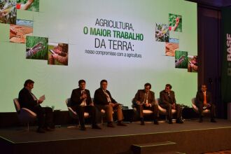 Painel reuniu especialistas para debater o futuro da agricultura mundial, em Campinas, RS