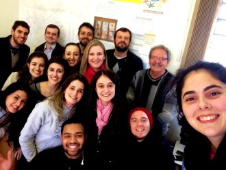 Equipe do projeto é composta por quatro professores e 14 alunos, de áreas como Direito, Ciências Sociais, Psicologia e Serviços Social