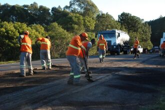 Na BR 285, DENIT iniciou o recapeamento do asfalto