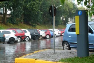 Local tem cerca de 100 vagas de estacionamento