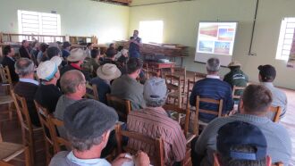 Agricultores receberam informações técnicas