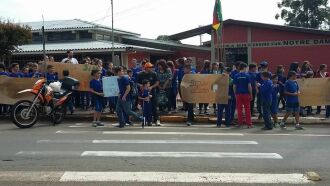 Escola realizou protesto na semana passada