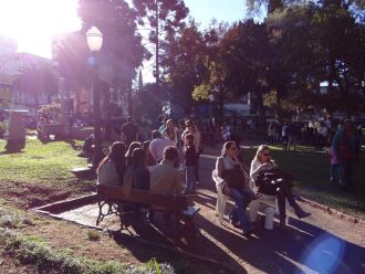 Primeira edição do Urbana aconteceu no domingo e reuniu centenas de pessoas na praça Marechal Floriano