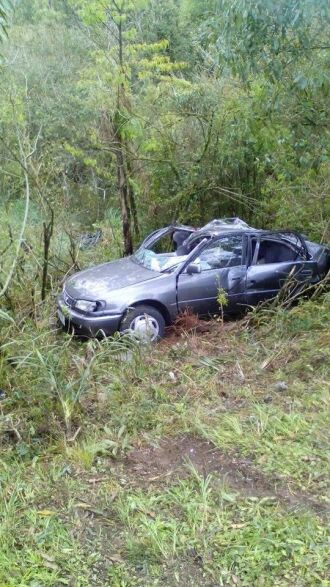 Colisão envolveu um carro e um caminhão