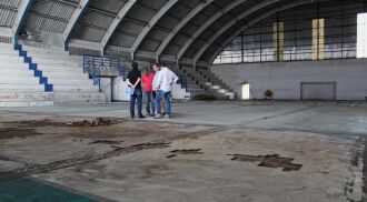 As obras no Ginásio iniciaram pelo piso