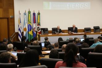 Presidente da FIERGS, Heitor José Müller, apresentou os cenários para a economia em 2016